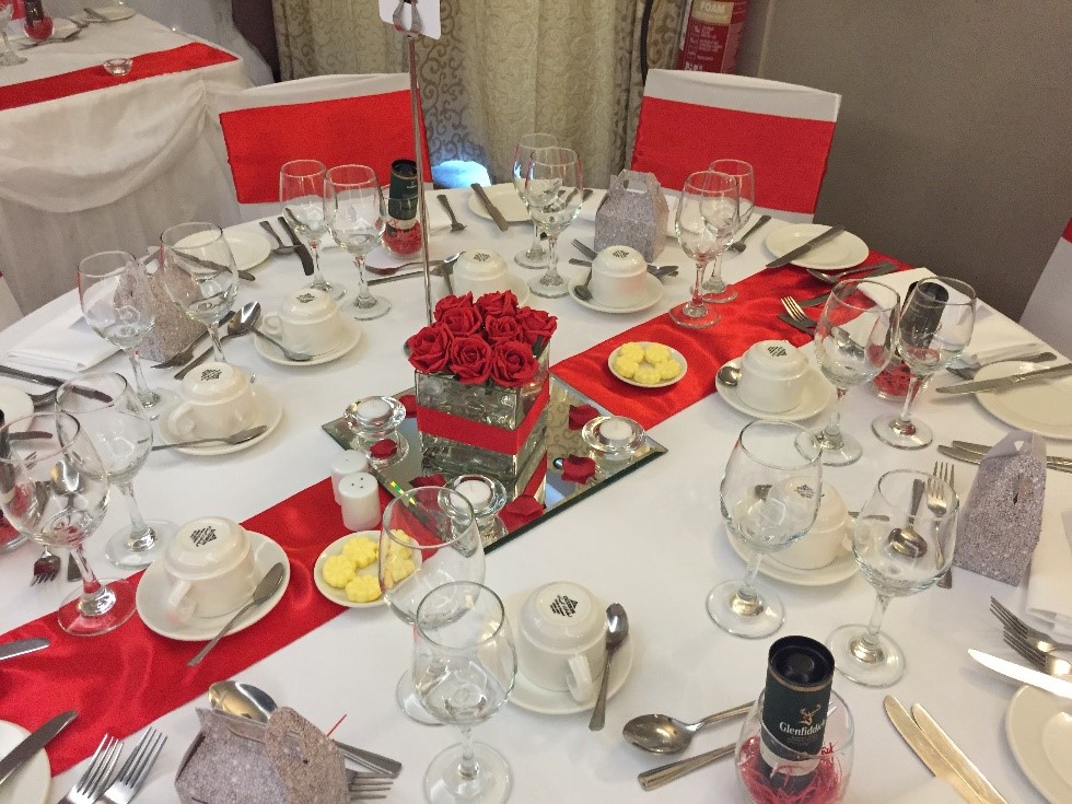 Red and white wedding table