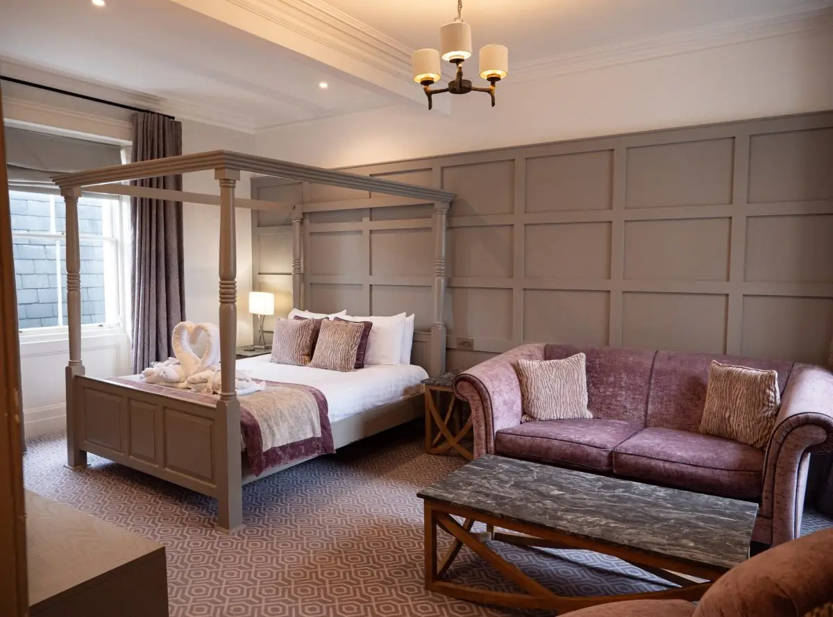Wakefield Turner Manor Suite