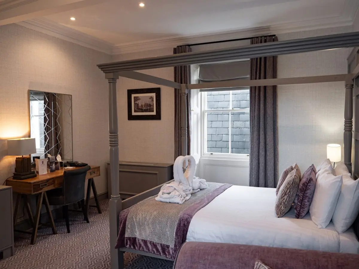 Wakefield Turner Manor Suite
