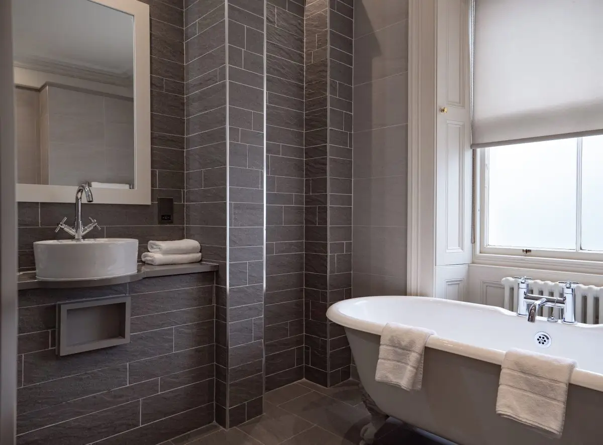 Wakefield Turner Manor Suite