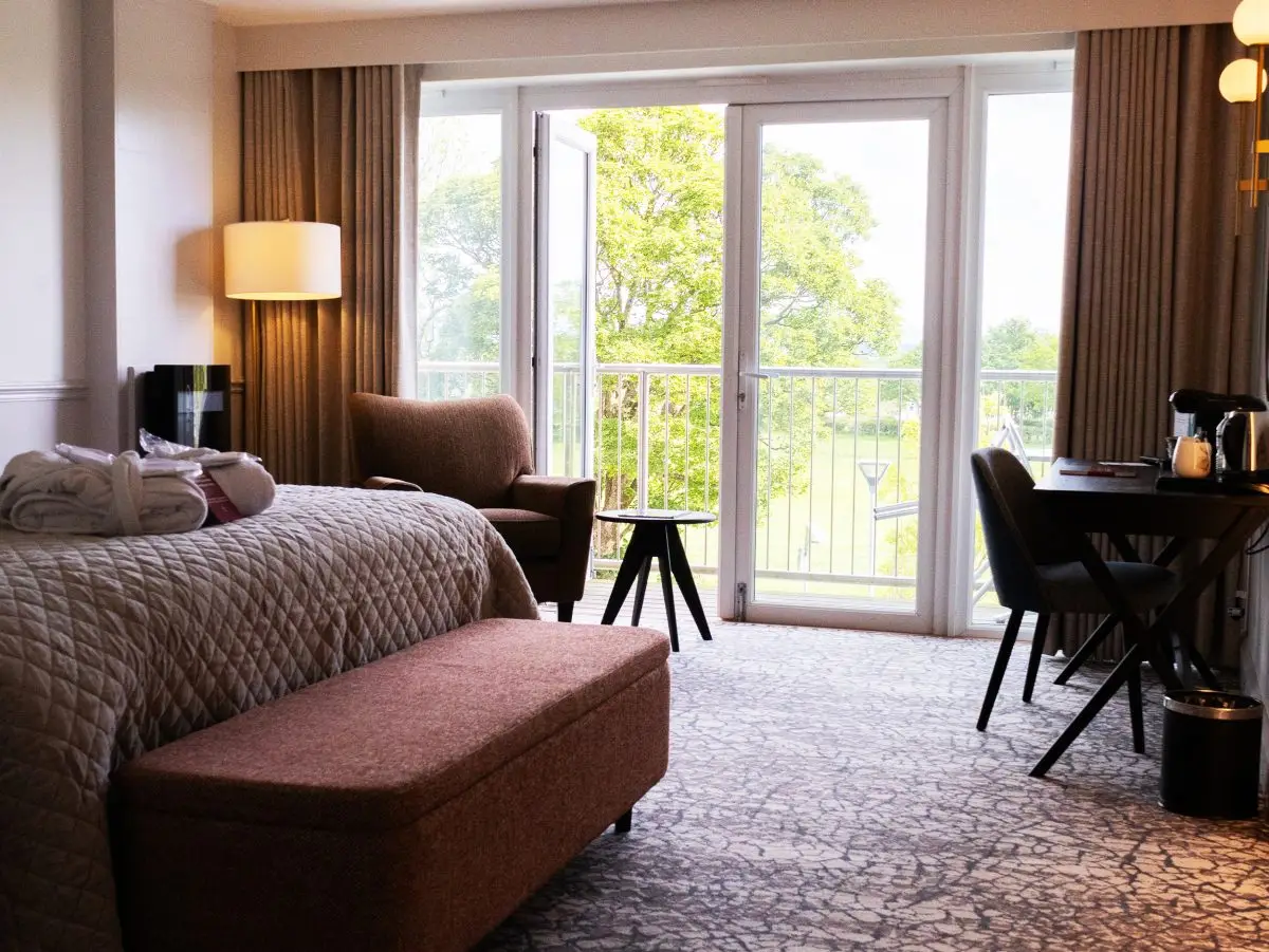 balcony room